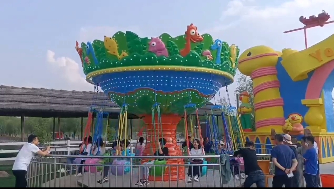 16座恐龙摇头飞椅