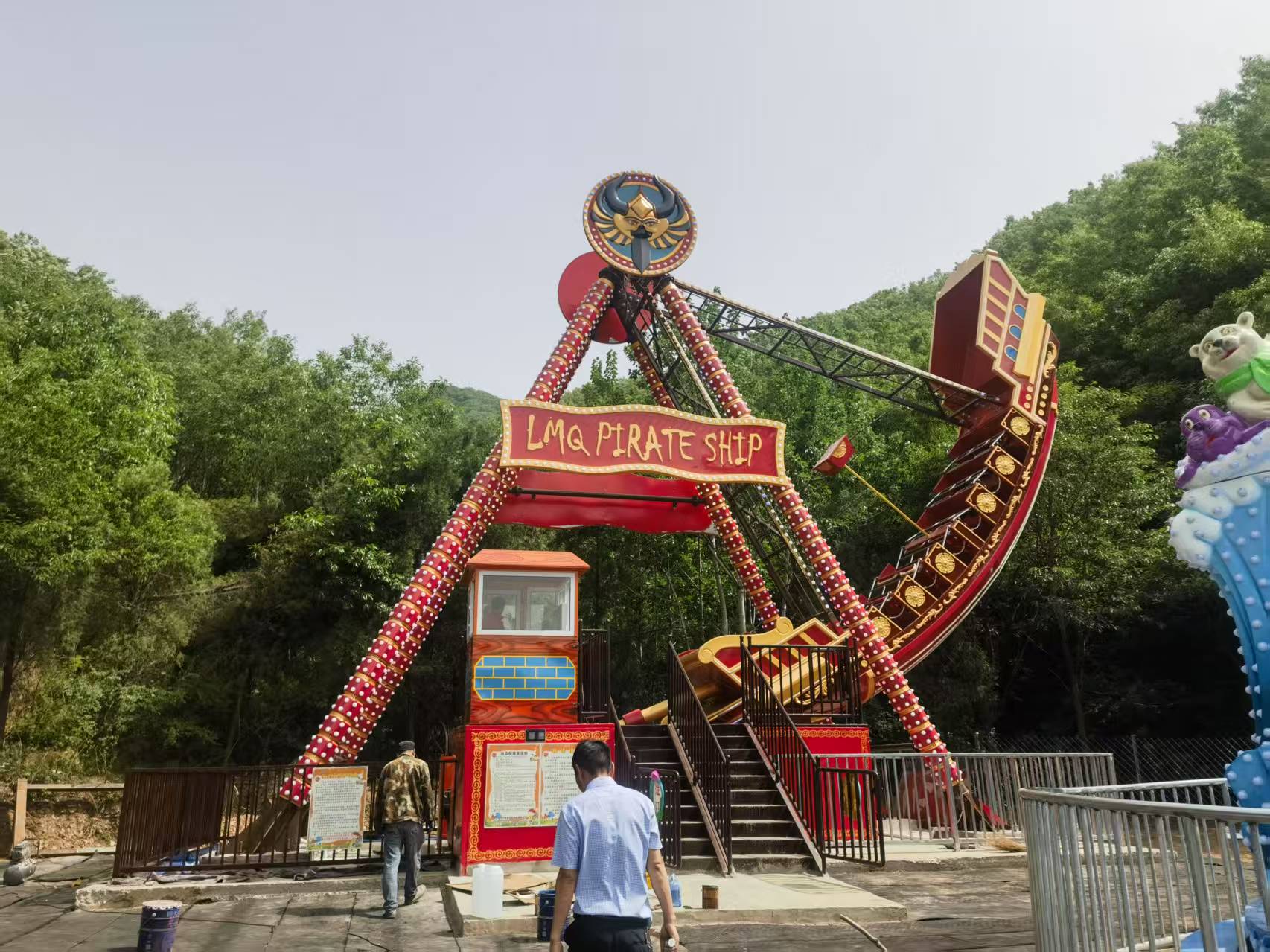 游乐设备24座海盗船