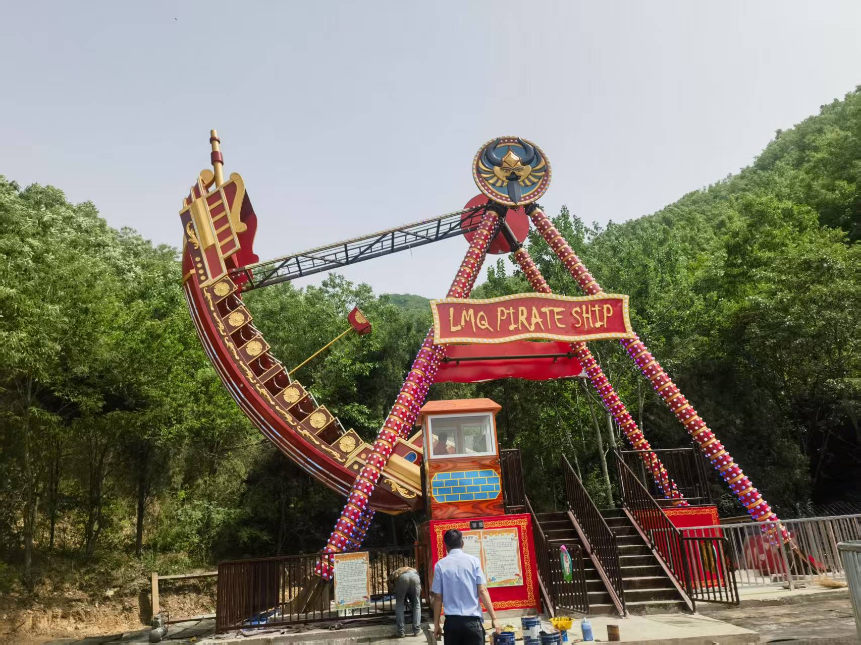 游乐设备24座海盗船