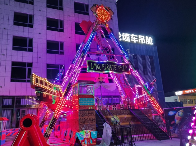 游乐设备24座海盗船