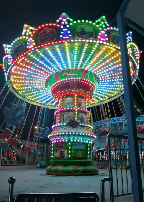 豪华摇头飞椅